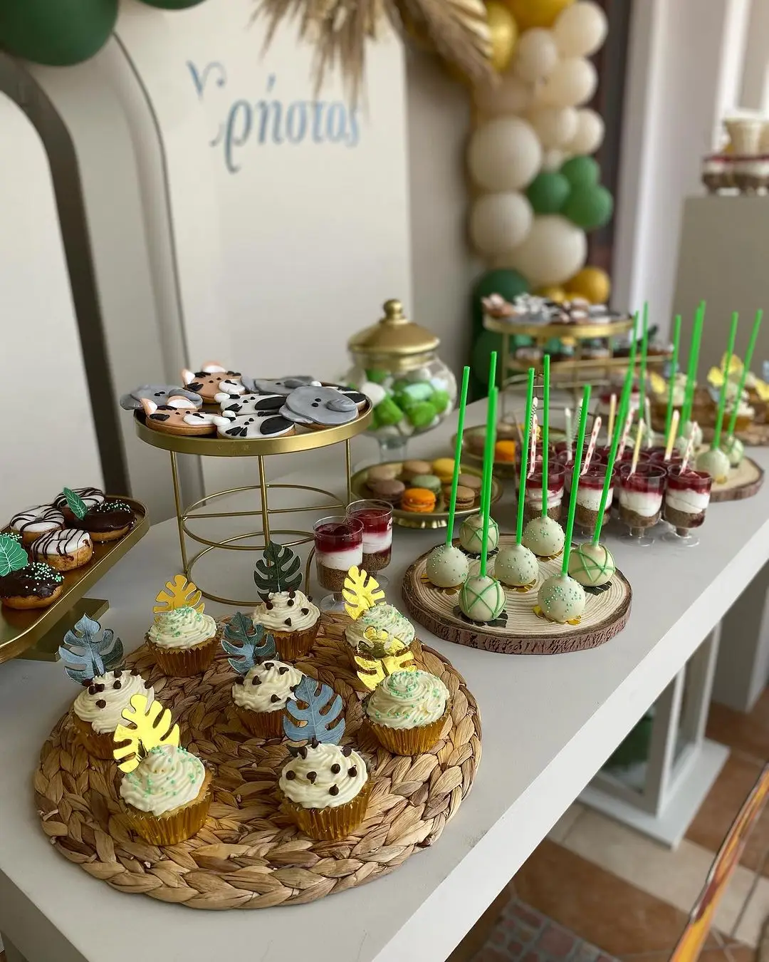Λεπτομέρειες από candy bar βάπτισης